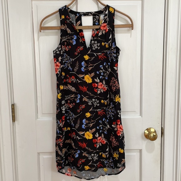 Old Navy || Floral V-Neck Dress Size XS - Picture 11 of 11